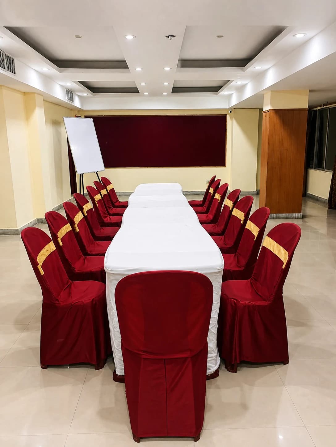 Front view of executive setup in the banquet hall