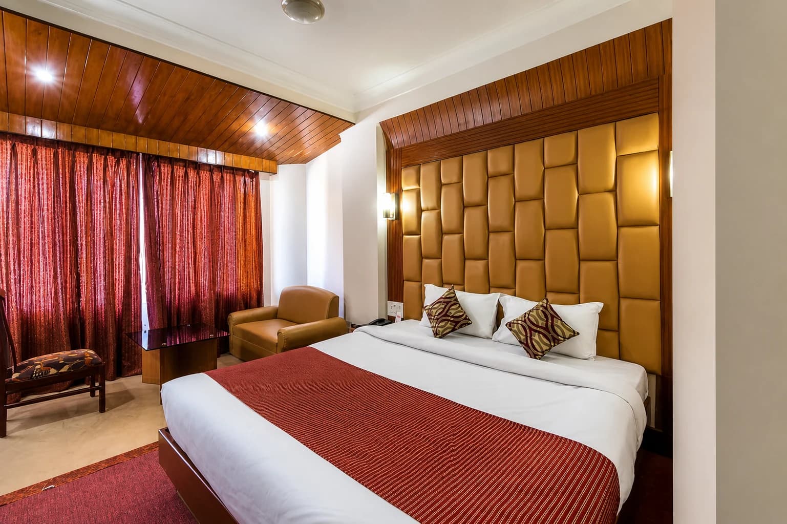 Executive King room feature angle with work desk and headboard